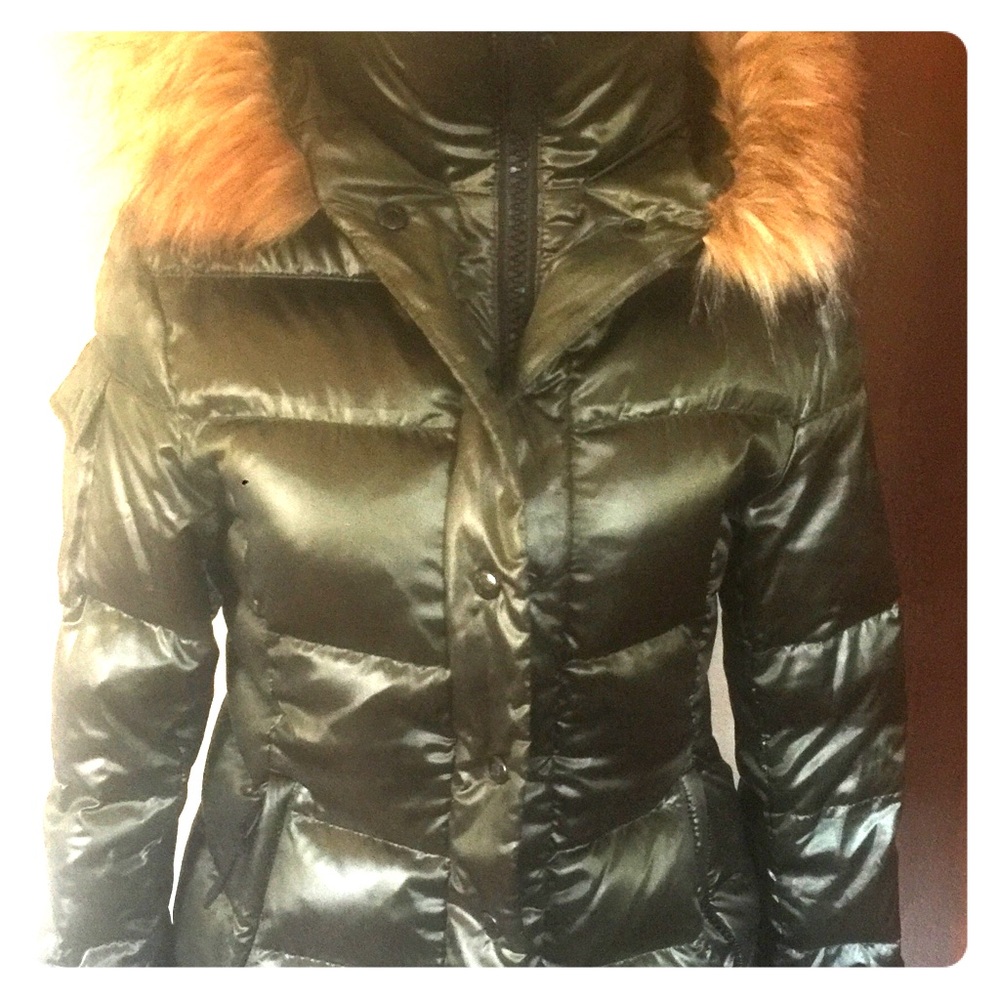 Puffer jacket. Super warm. Awesome color !